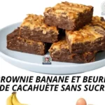 Brownie à la banane et beurre de cacahuète sans sucre, dessert sain.