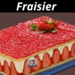 Un fraisier élégant décoré de fraises fraîches et de crème pâtissière.