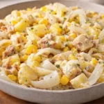 Salade d’endives accompagnée de pommes de terre et thon, un plat frais.