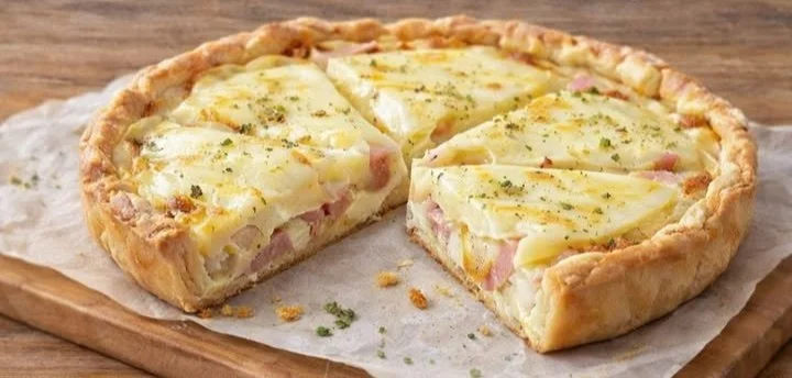 Tarticlette : Tarte savoureuse façon raclette avec fromage fondu