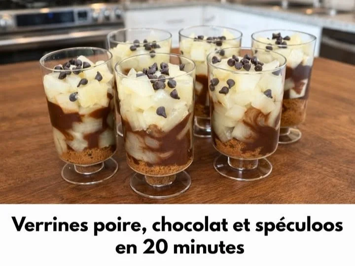 Verrines de poire, chocolat et speculoos, un dessert élégant et savoureux.