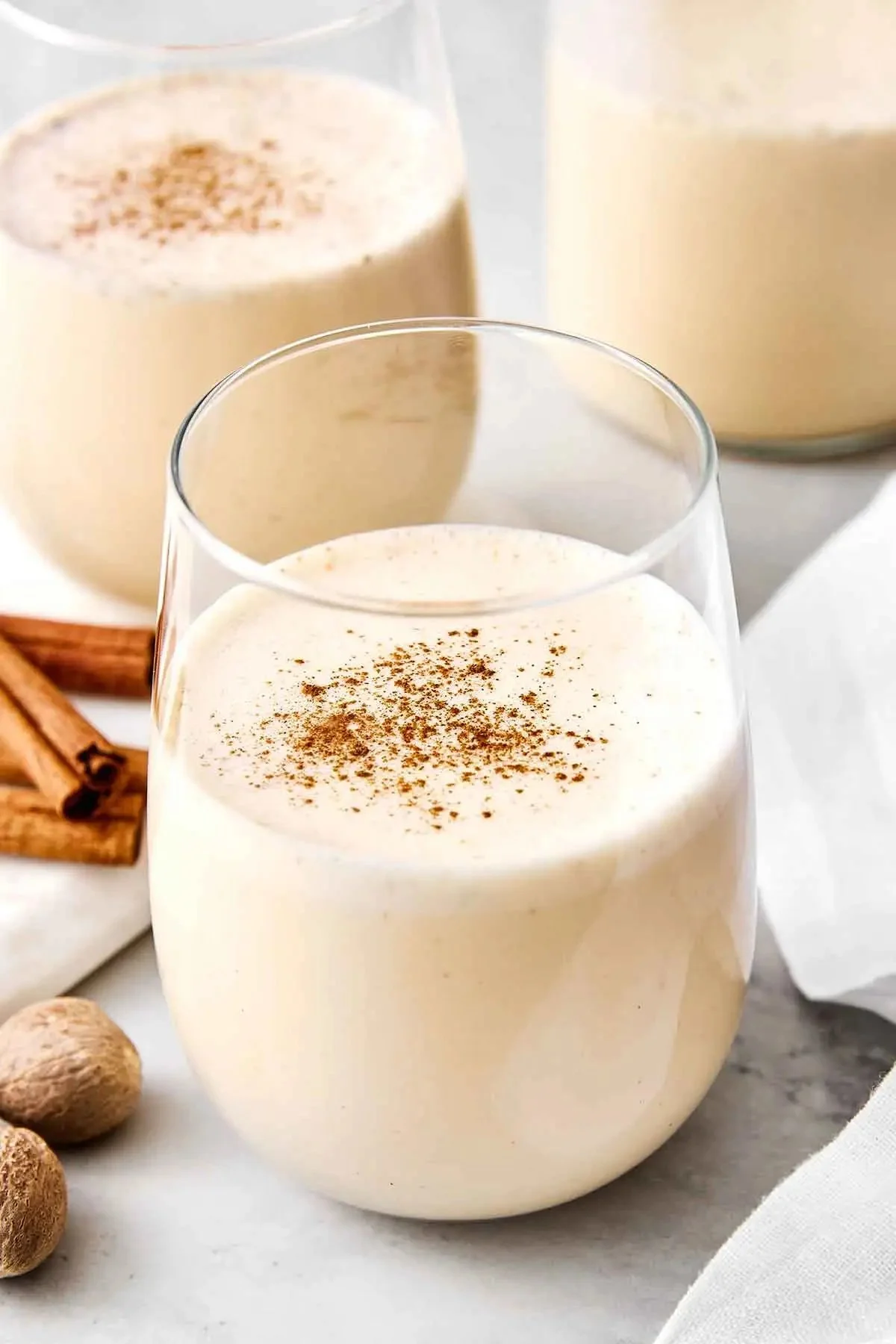 Recette d'eggnog maison crémeux pour les fêtes de Noël