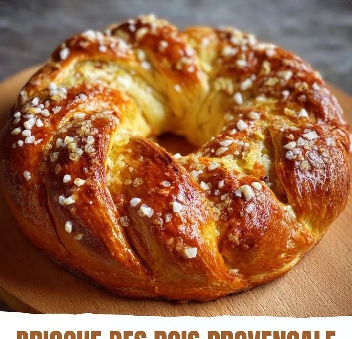 Brioche des Rois Provençale, une délicieuse pâtisserie traditionnelle pour l'Épiphanie.