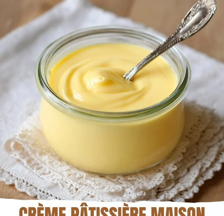 Crème pâtissière maison prête à être utilisée dans des desserts
