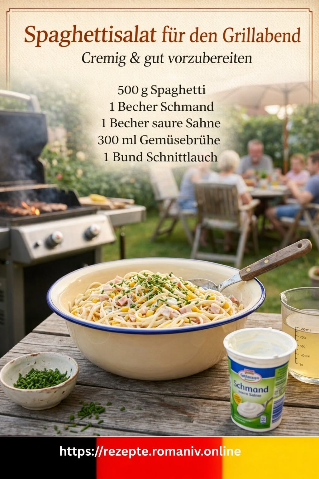 Spaghettisalat mit heller Sauce und grünen Schnittlauchröllchen